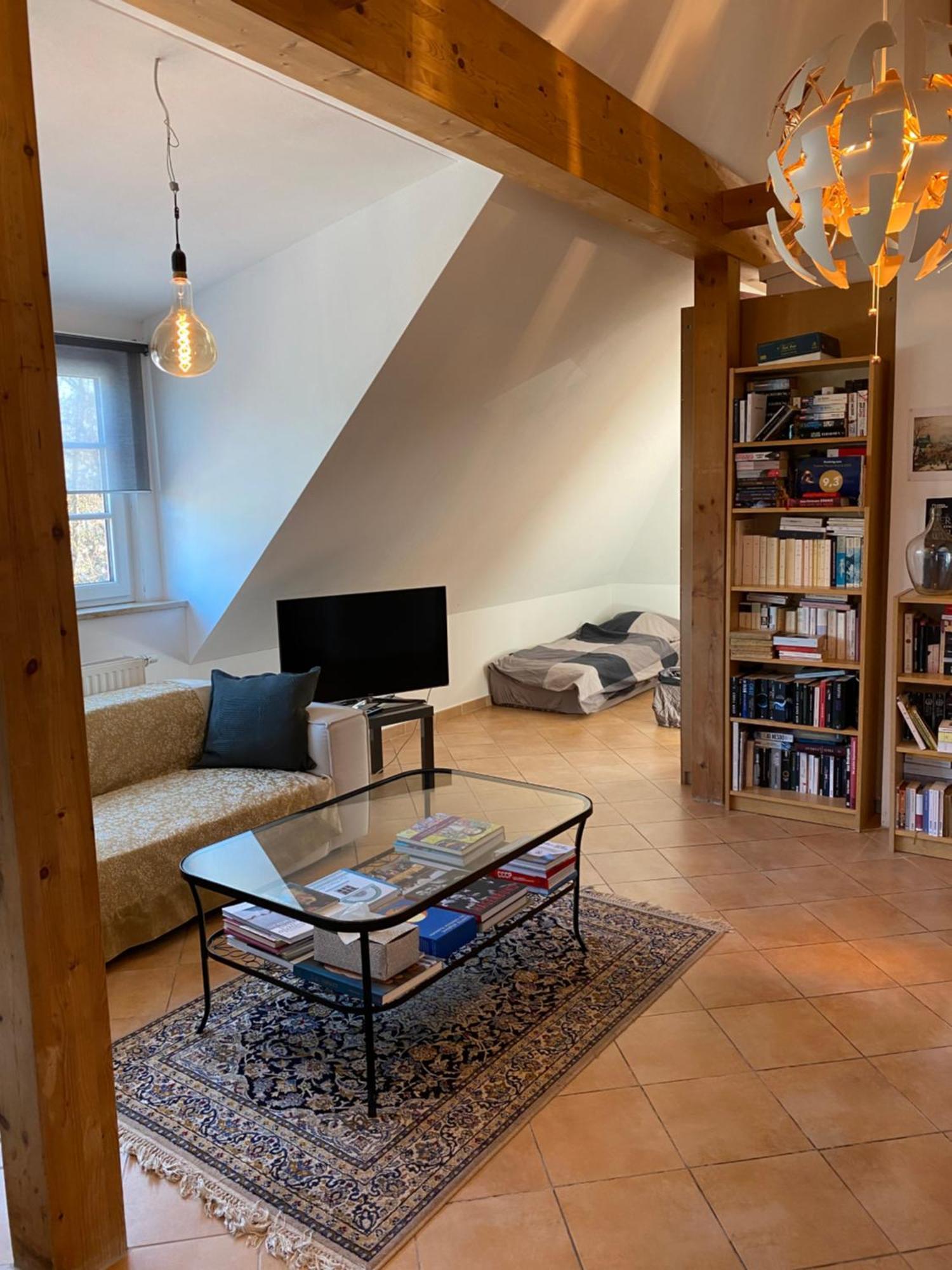 Helle Und Ruhige Dachgeschosswohnung München Exteriör bild