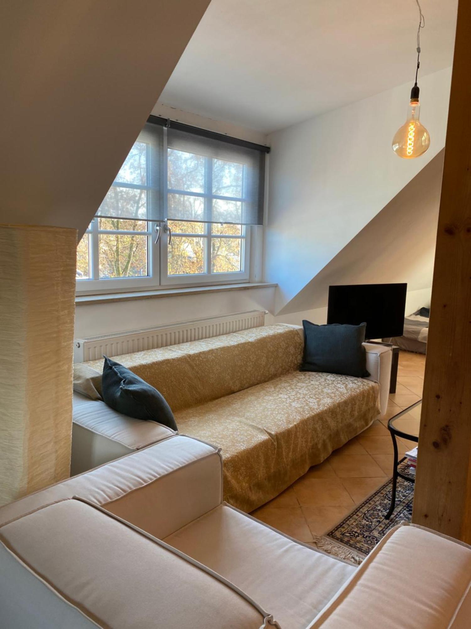 Helle Und Ruhige Dachgeschosswohnung München Exteriör bild