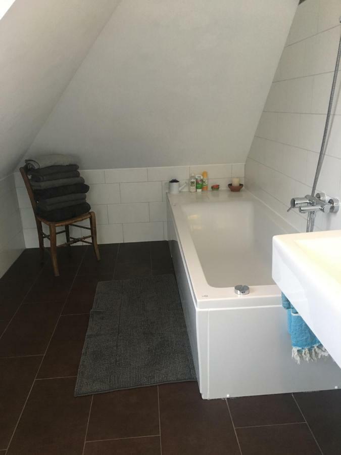 Helle Und Ruhige Dachgeschosswohnung München Exteriör bild