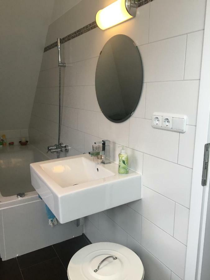 Helle Und Ruhige Dachgeschosswohnung München Exteriör bild